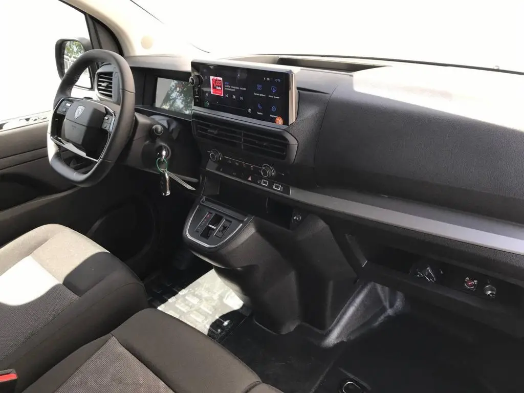 Peugeot Expert L2 2,2 BlueHDi  EAT8 / 110kW