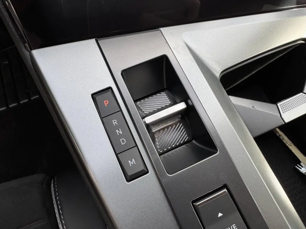Opel Grandland Ultimate Hybrid TURBO eDCT6 1.2 TURBO / 107kW