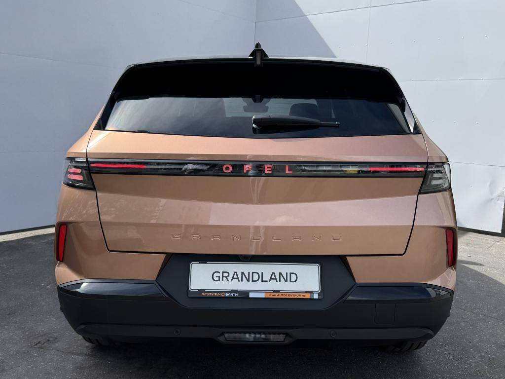 Opel Grandland Ultimate Hybrid TURBO eDCT6 1.2 TURBO / 107kW