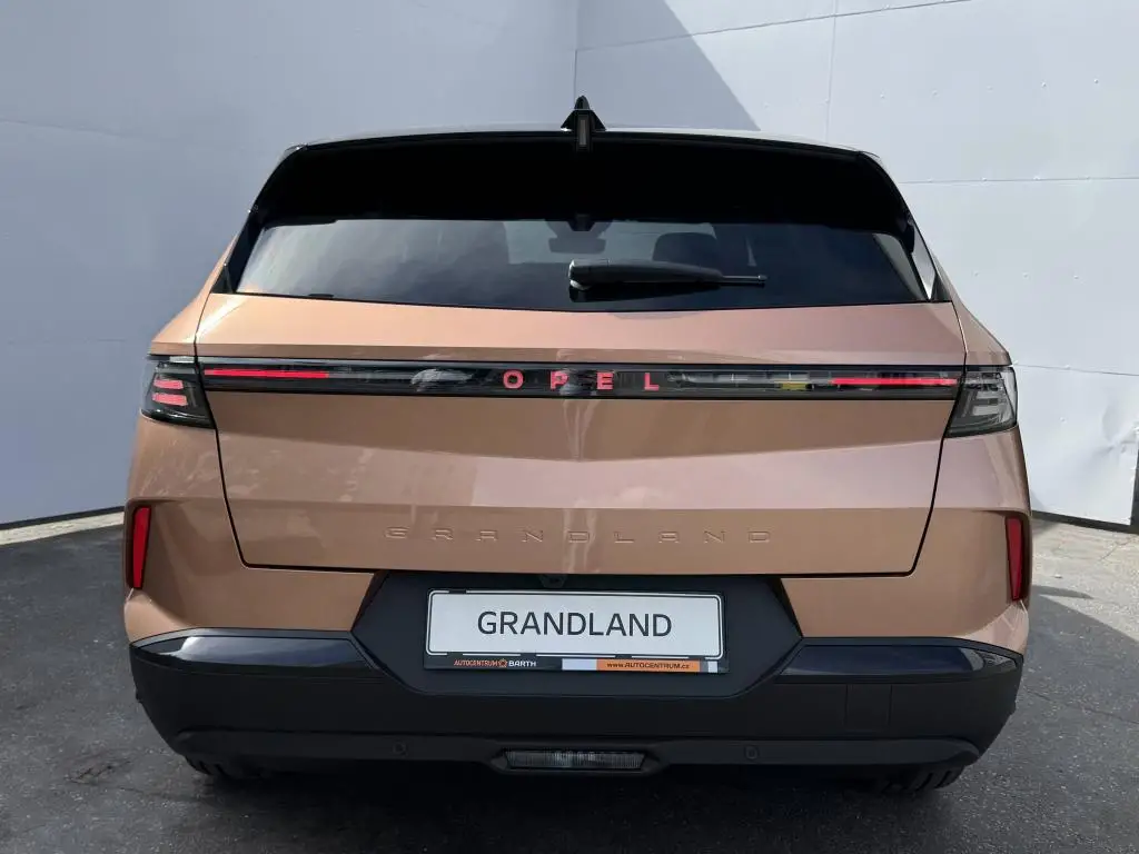 Opel Grandland Ultimate Hybrid TURBO eDCT6 1.2 TURBO / 107kW