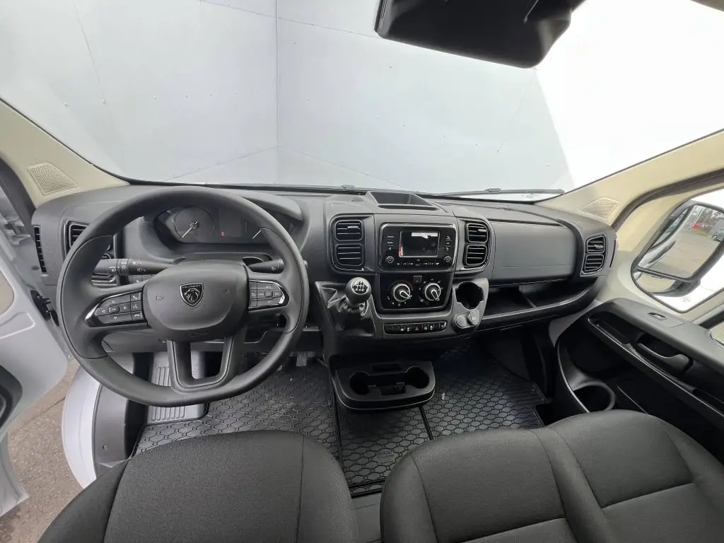 Peugeot Boxer Furgon  3000 L2H1 S&S MAN6 2,2 BlueHDi  / 88kW