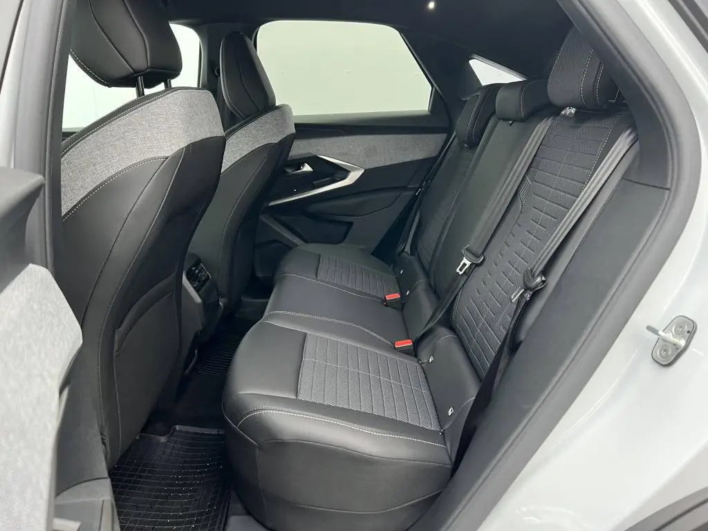 Peugeot 3008 ALLURE Hybrid e-DCS6 1,2 / 107kW