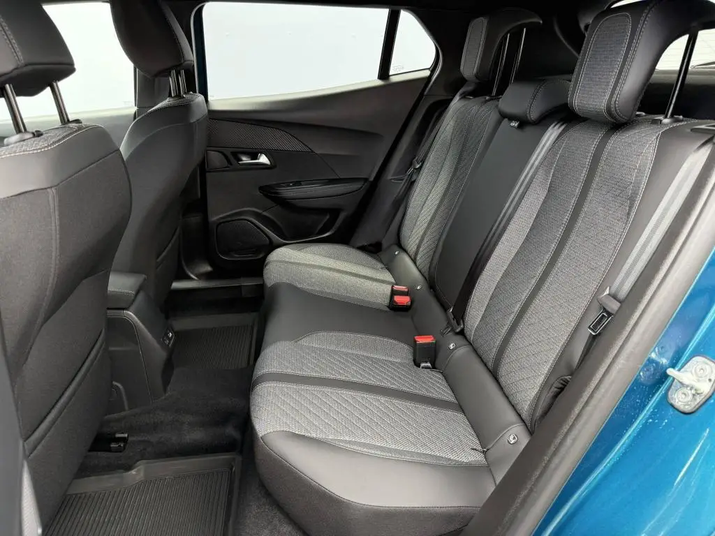 Peugeot 2008 ALLURE Hybrid  1,2 145 e-DCS6 / 107kW