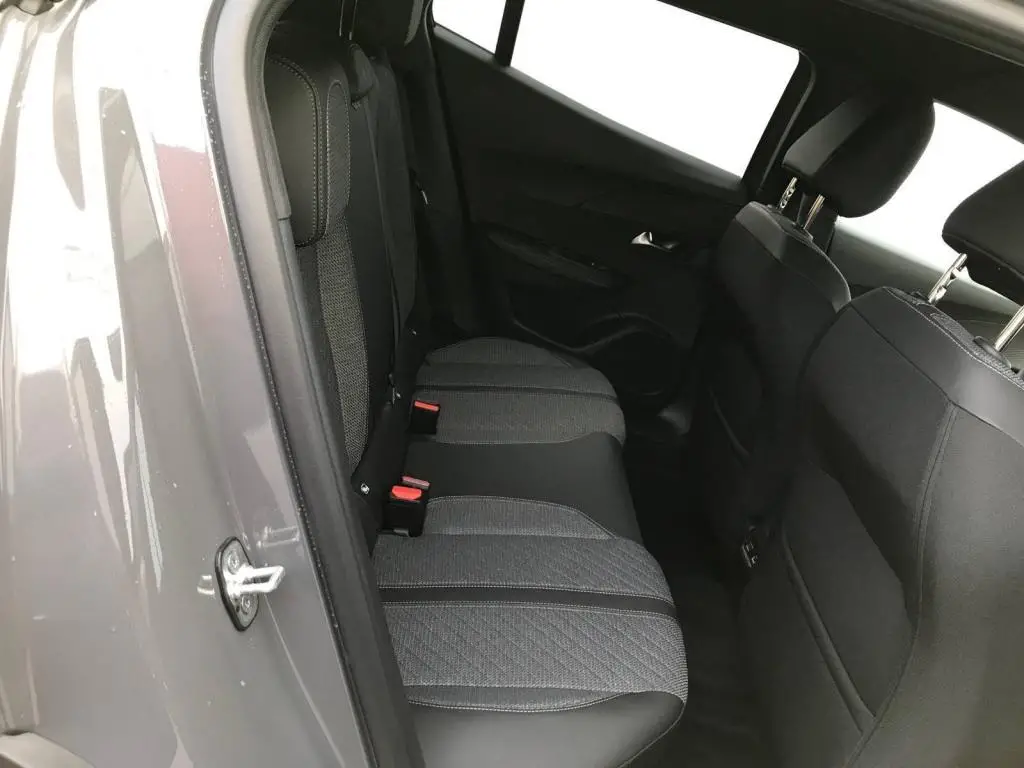 Peugeot 2008 ALLURE Hybrid  1,2 145 e-DCS6 / 107kW