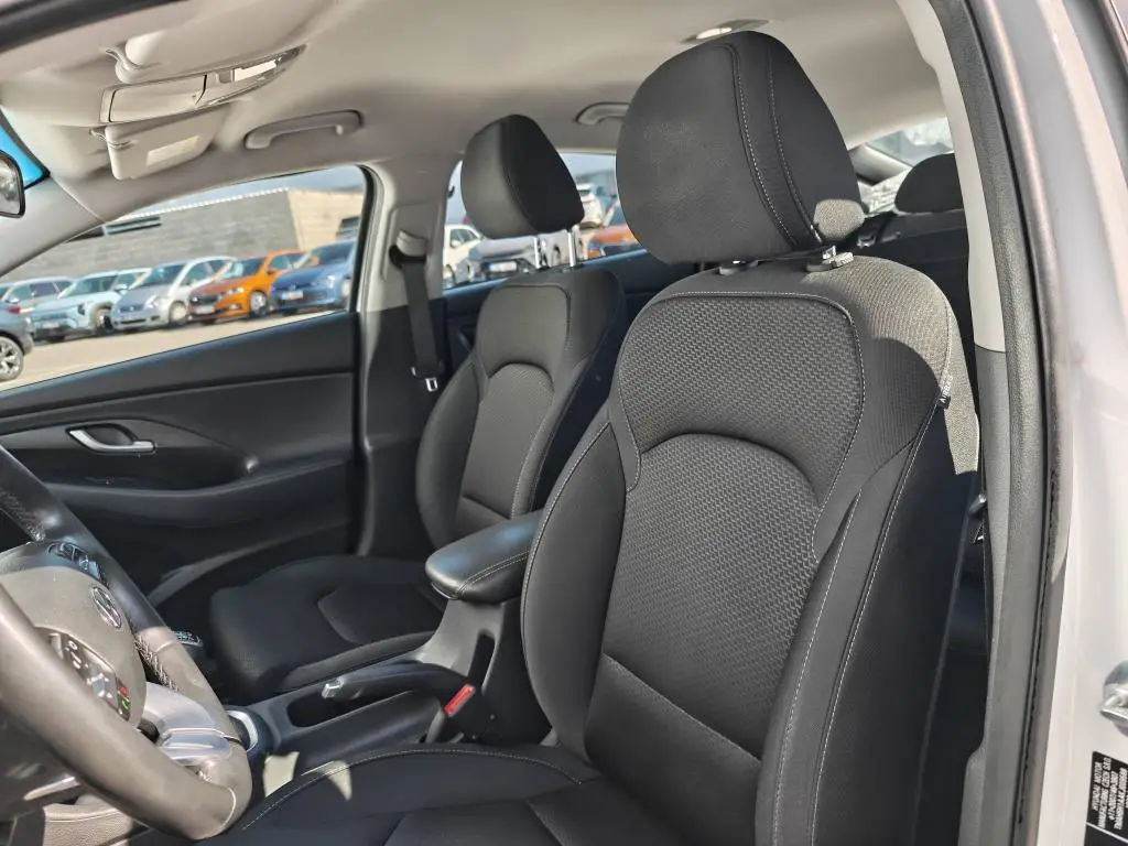 Hyundai i30 Fastback  1,6 CRDI / 100kW