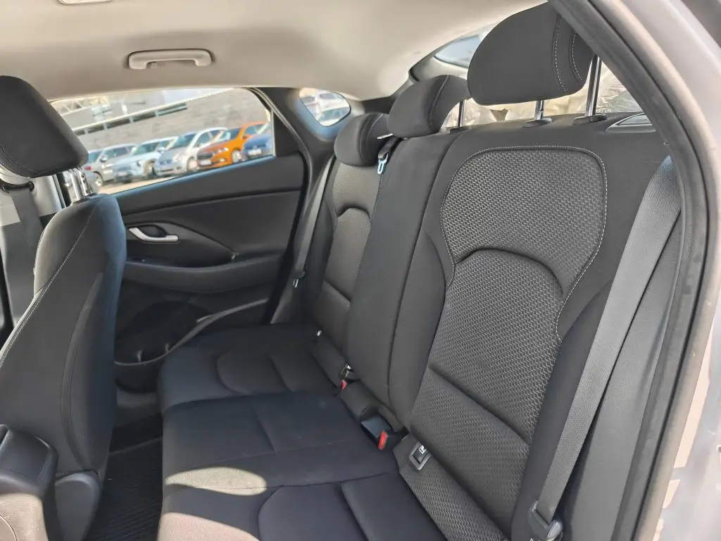 Hyundai i30 Fastback  1,6 CRDI / 100kW