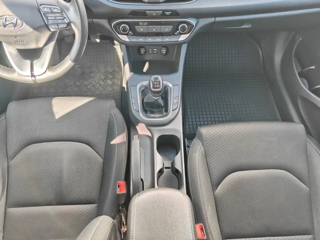 Hyundai i30 Fastback  1,6 CRDI / 100kW