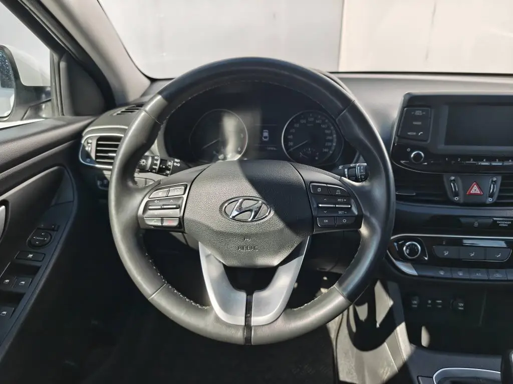 Hyundai i30 Fastback  1,6 CRDI / 100kW