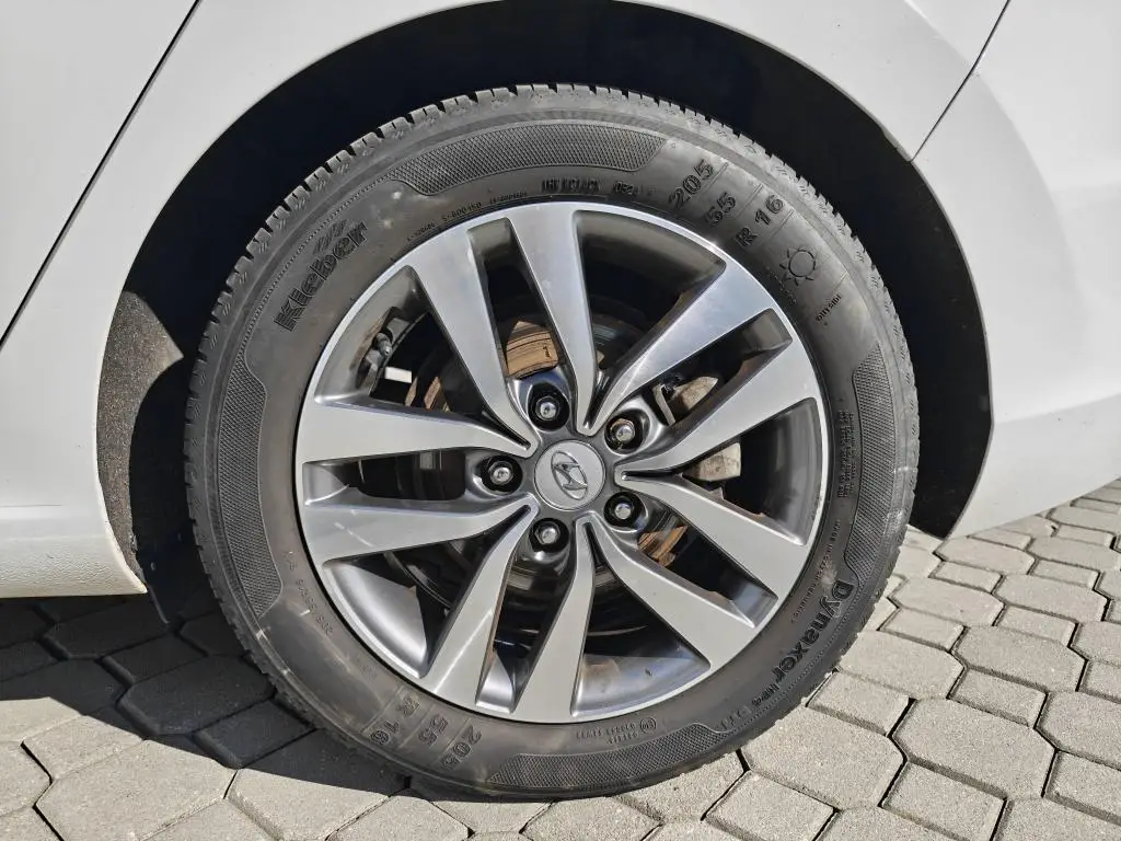 Hyundai i30 Fastback  1,6 CRDI / 100kW