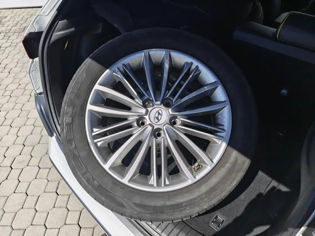 Hyundai Kona N Line DCT 1,6 T-GDI / 130kW