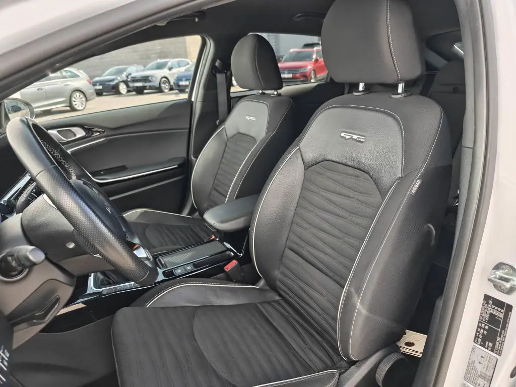 KIA ProCeed CD T-GDI GPF GT LINE PLUS (2022) T-GDI / 117kW