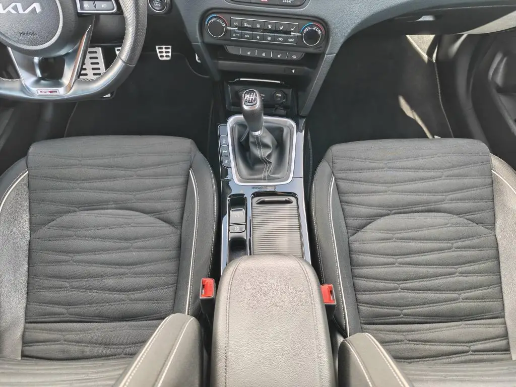 KIA ProCeed CD T-GDI GPF GT LINE PLUS (2022) T-GDI / 117kW