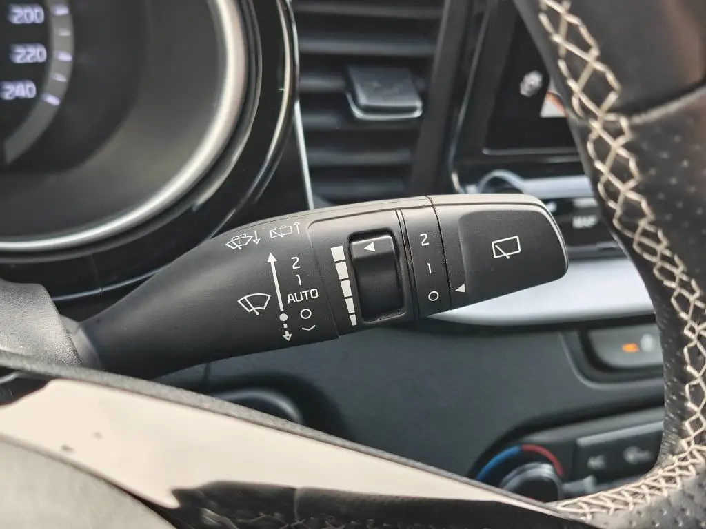 KIA ProCeed CD T-GDI GPF GT LINE PLUS (2022) T-GDI / 117kW