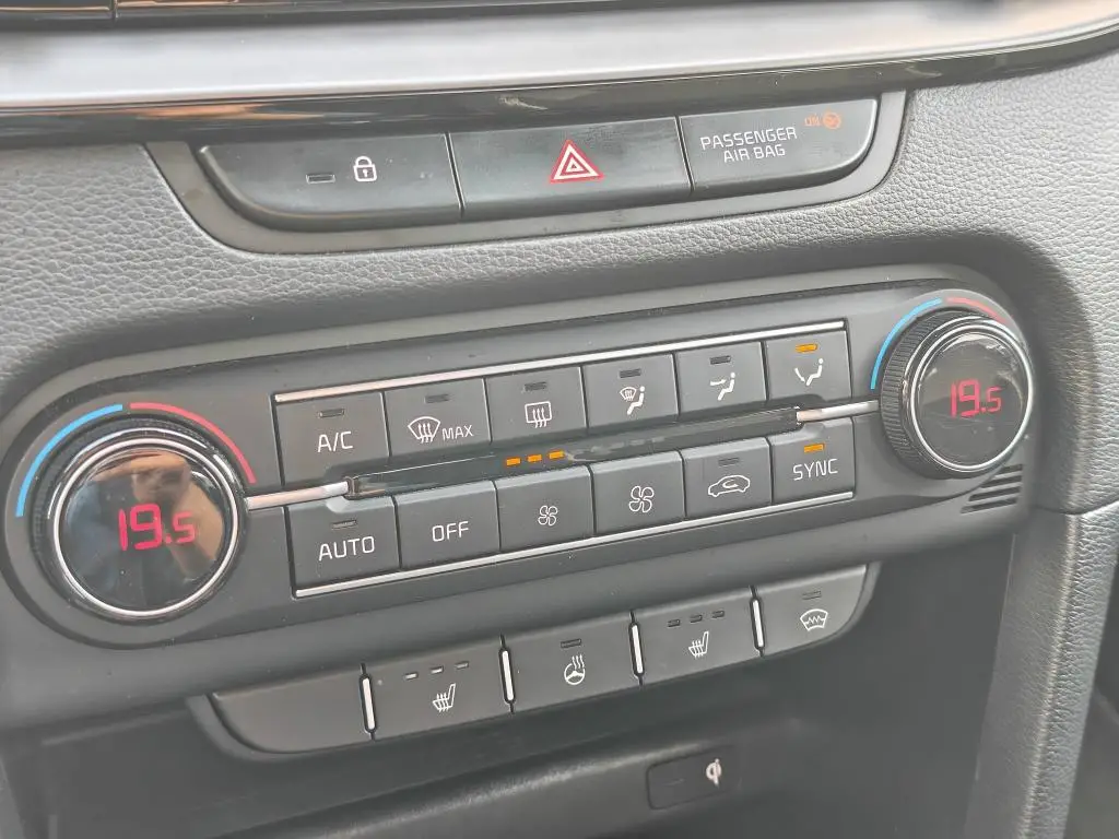 KIA ProCeed CD T-GDI GPF GT LINE PLUS (2022) T-GDI / 117kW