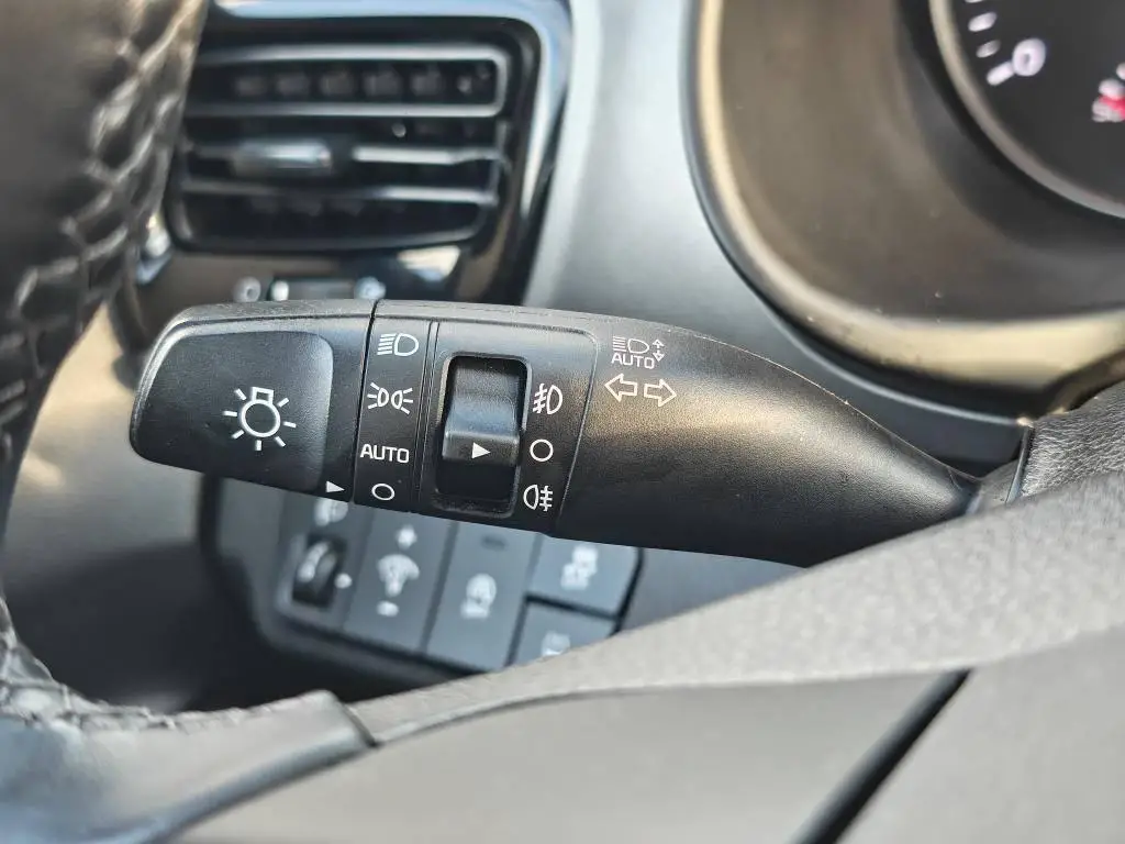 KIA Stonic SE 1,0 T-GDi GPF 7DCT EXCLUSIVE 74 kW 1.0 T-GDi / kW