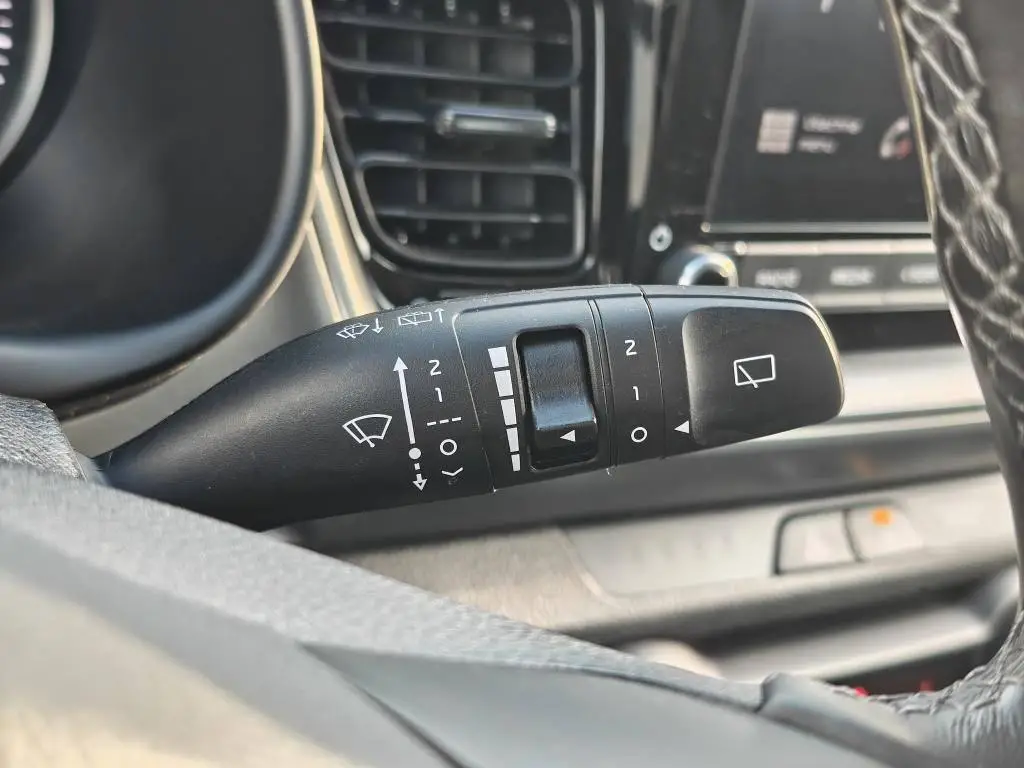 KIA Stonic SE 1,0 T-GDi GPF 7DCT EXCLUSIVE 74 kW 1.0 T-GDi / kW
