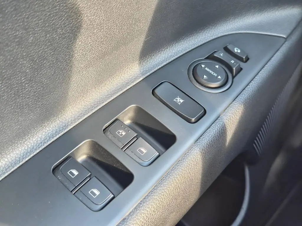 KIA Stonic SE 1,0 T-GDi GPF 7DCT EXCLUSIVE 74 kW 1.0 T-GDi / kW