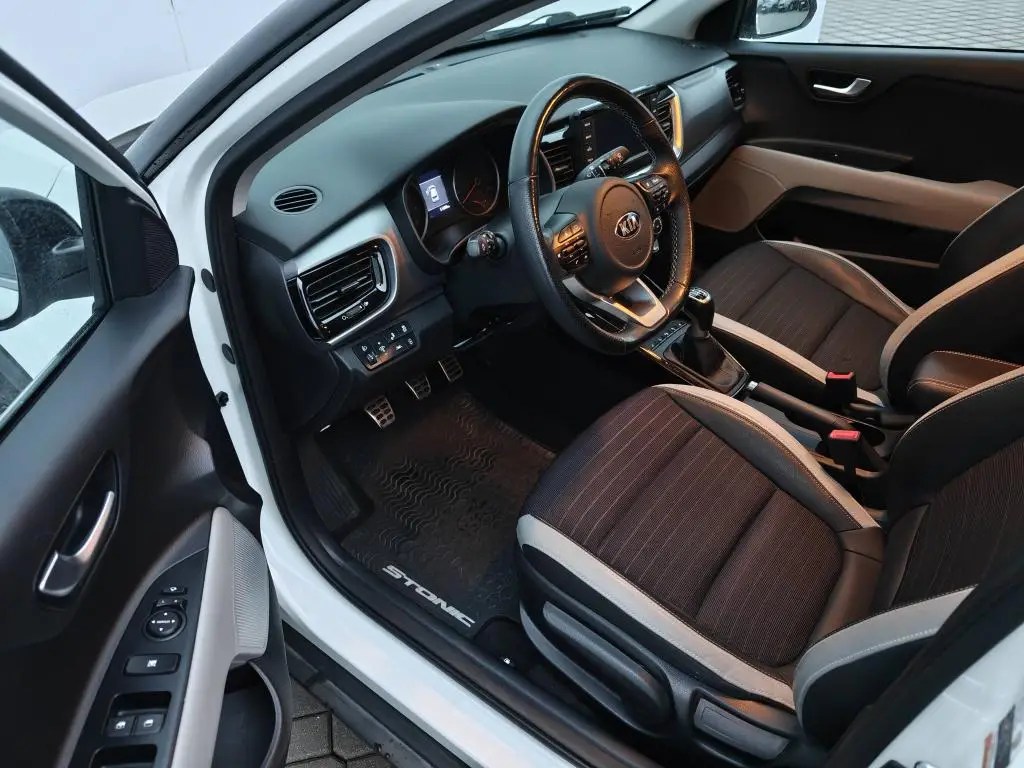 KIA Stonic SE Premium + ADAS+ 1,4 CVVT / 74kW