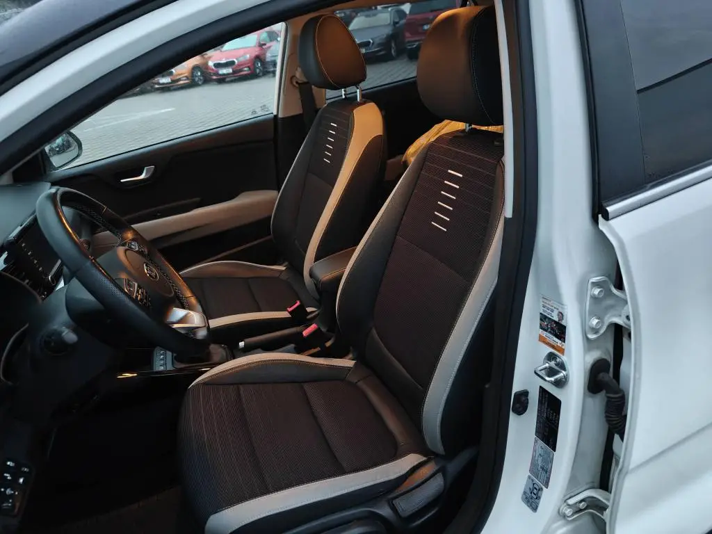 KIA Stonic SE Premium + ADAS+ 1,4 CVVT / 74kW