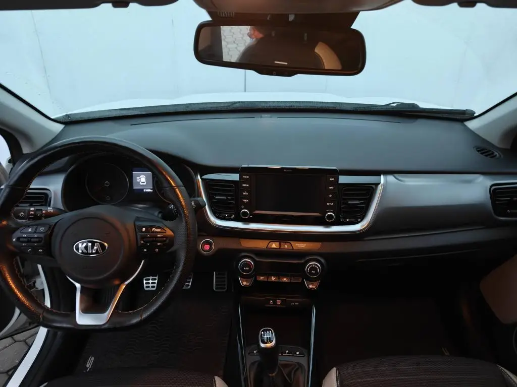 KIA Stonic SE Premium + ADAS+ 1,4 CVVT / 74kW