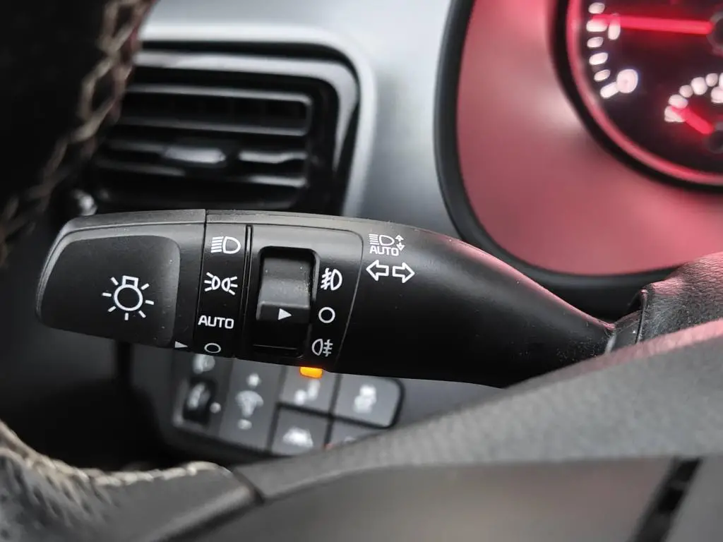 KIA Stonic SE Premium + ADAS+ 1,4 CVVT / 74kW