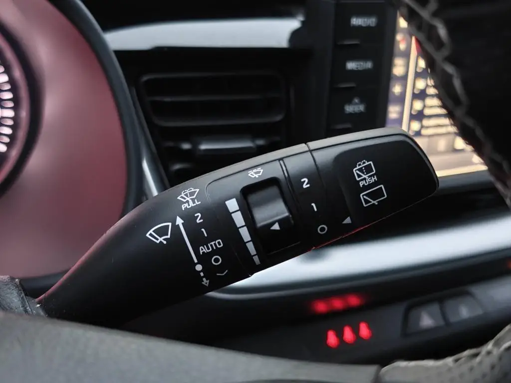 KIA Stonic SE Premium + ADAS+ 1,4 CVVT / 74kW