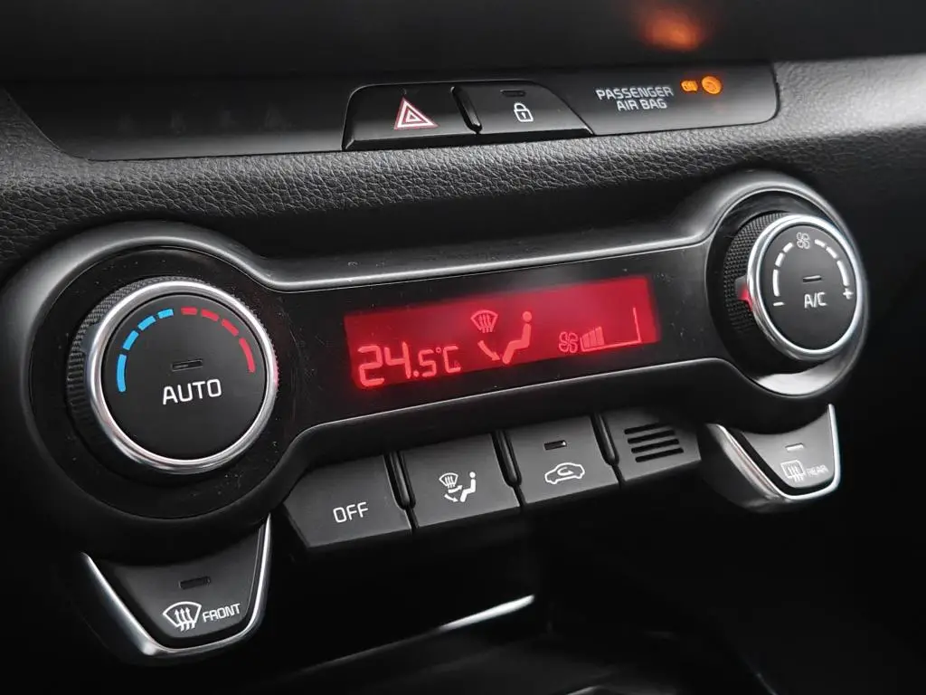 KIA Stonic SE Premium + ADAS+ 1,4 CVVT / 74kW