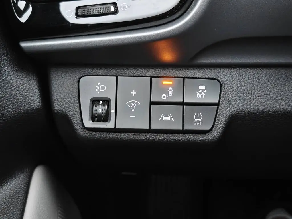 KIA Stonic SE Premium + ADAS+ 1,4 CVVT / 74kW