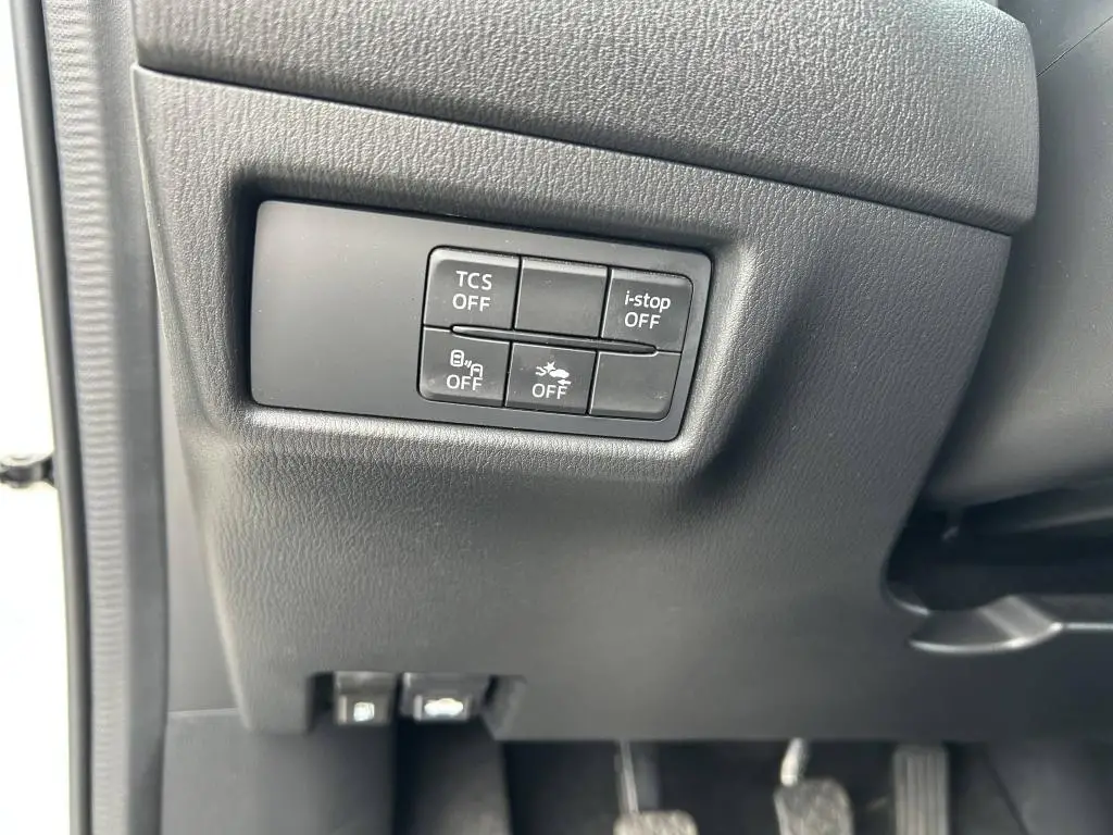 Mazda CX-3 Mazda CX-5  / 121kW