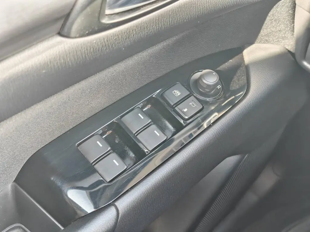 Mazda CX-3 Mazda CX-5  / 121kW