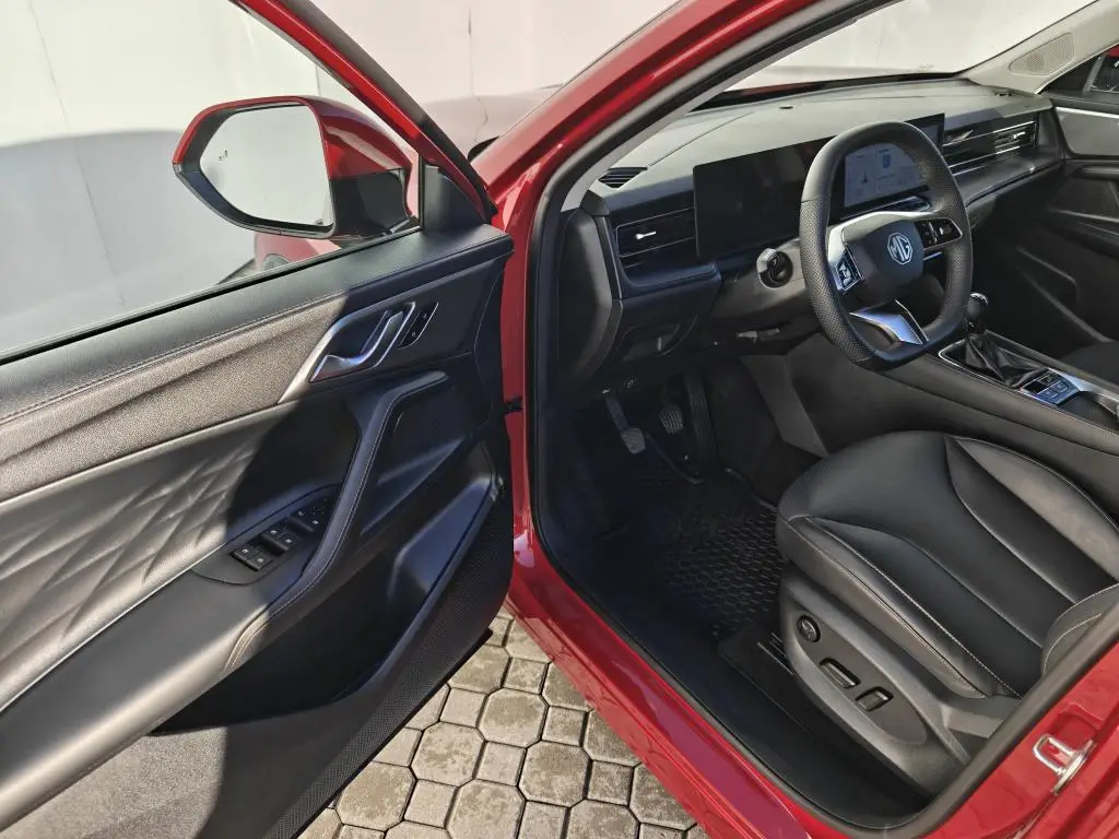 MG HS EXCLUSIVE 6MT 1,5TGI / 125kW