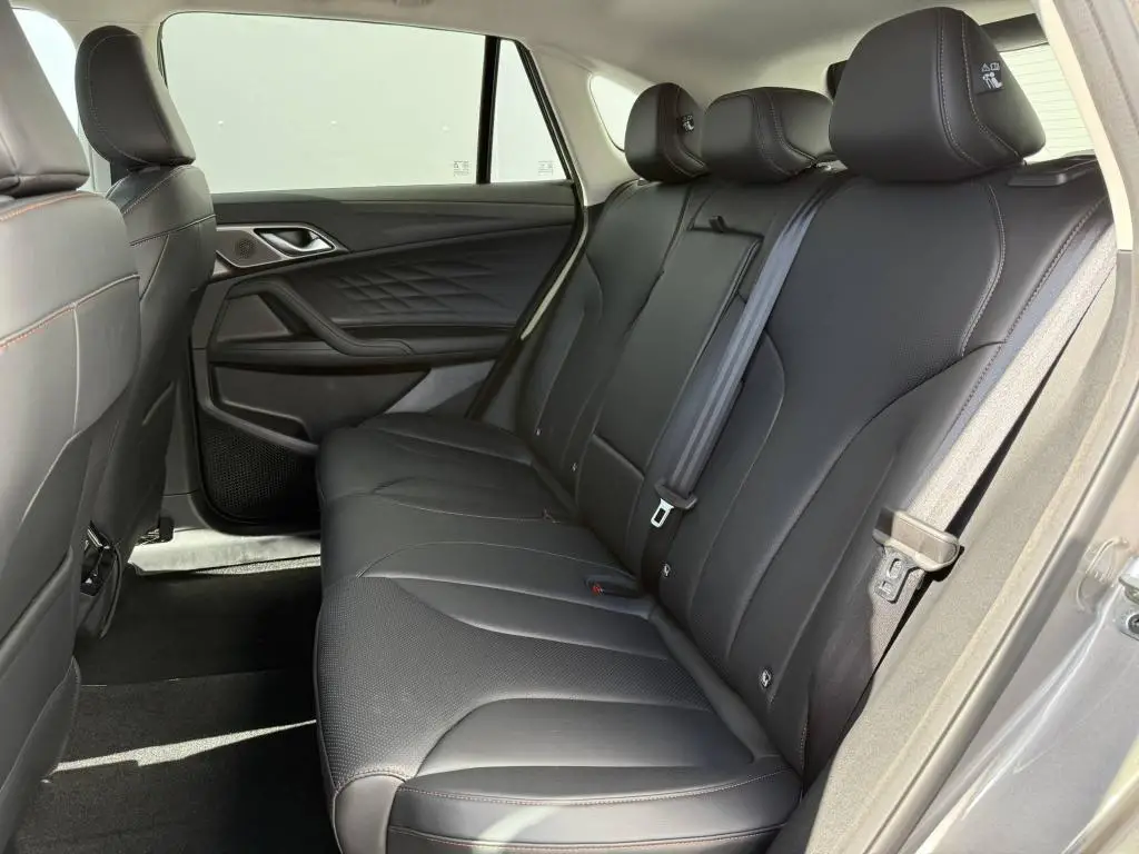 MG HS EXCLUSIVE HEV 1,5TGI / 165kW