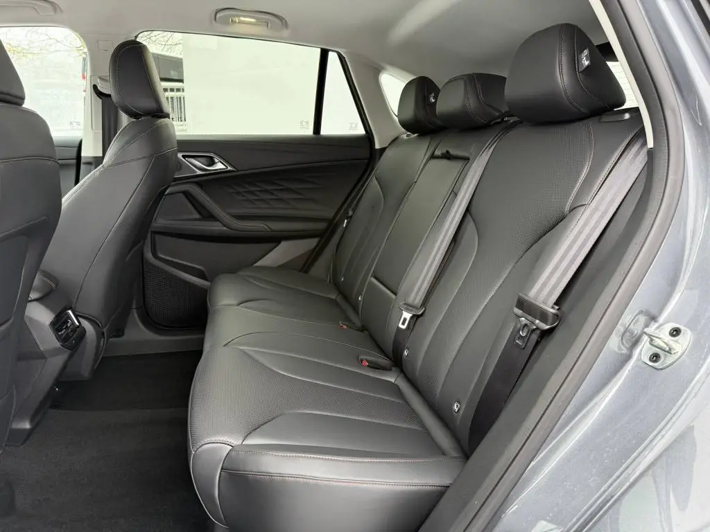 MG HS EXCLUSIVE HEV 1,5TGI / 165kW