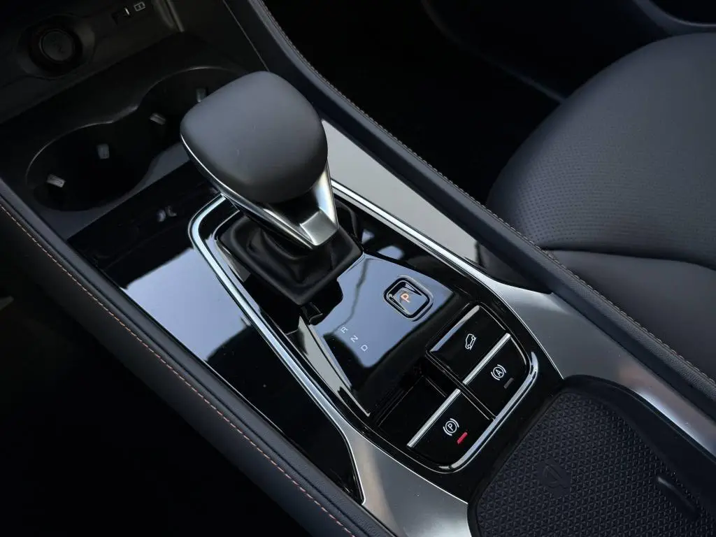 MG HS EXCLUSIVE HEV 1,5TGI / 165kW