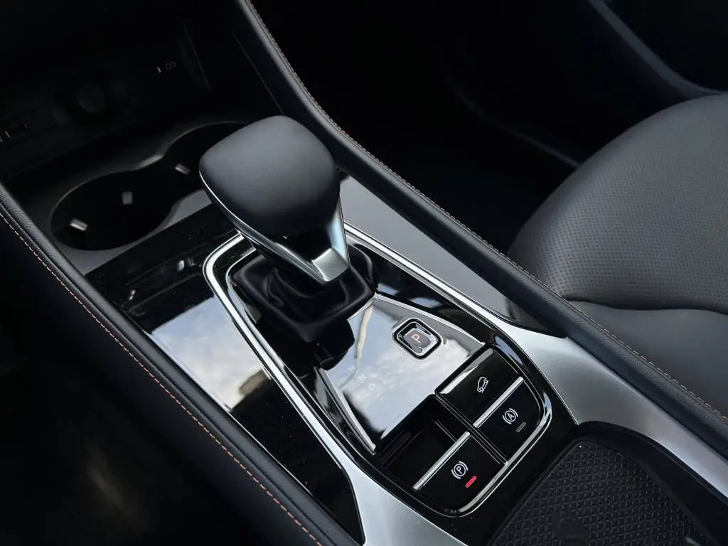 MG HS EXCLUSIVE PHEV 1,5TGI / 200kW