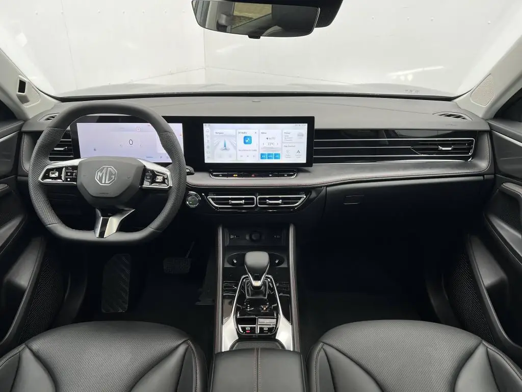 MG HS EXCLUSIVE PHEV 1,5TGI AT / 200kW