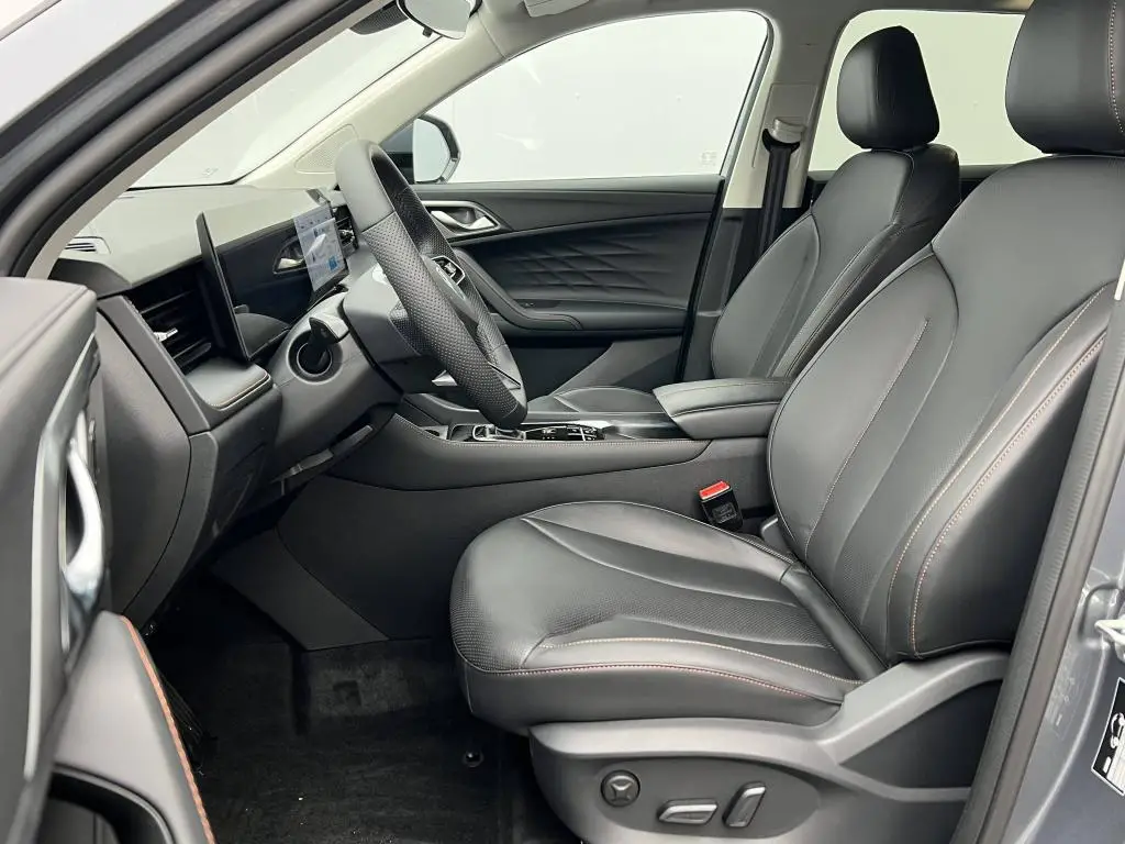 MG HS EXCLUSIVE PHEV 1,5TGI AT / 200kW