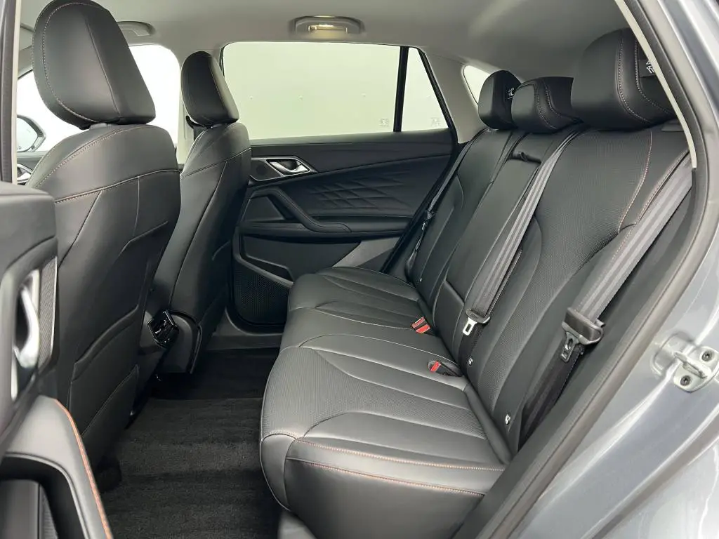 MG HS EXCLUSIVE PHEV 1,5TGI AT / 200kW