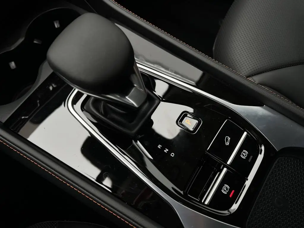 MG HS EXCLUSIVE PHEV 1,5TGI AT / 200kW