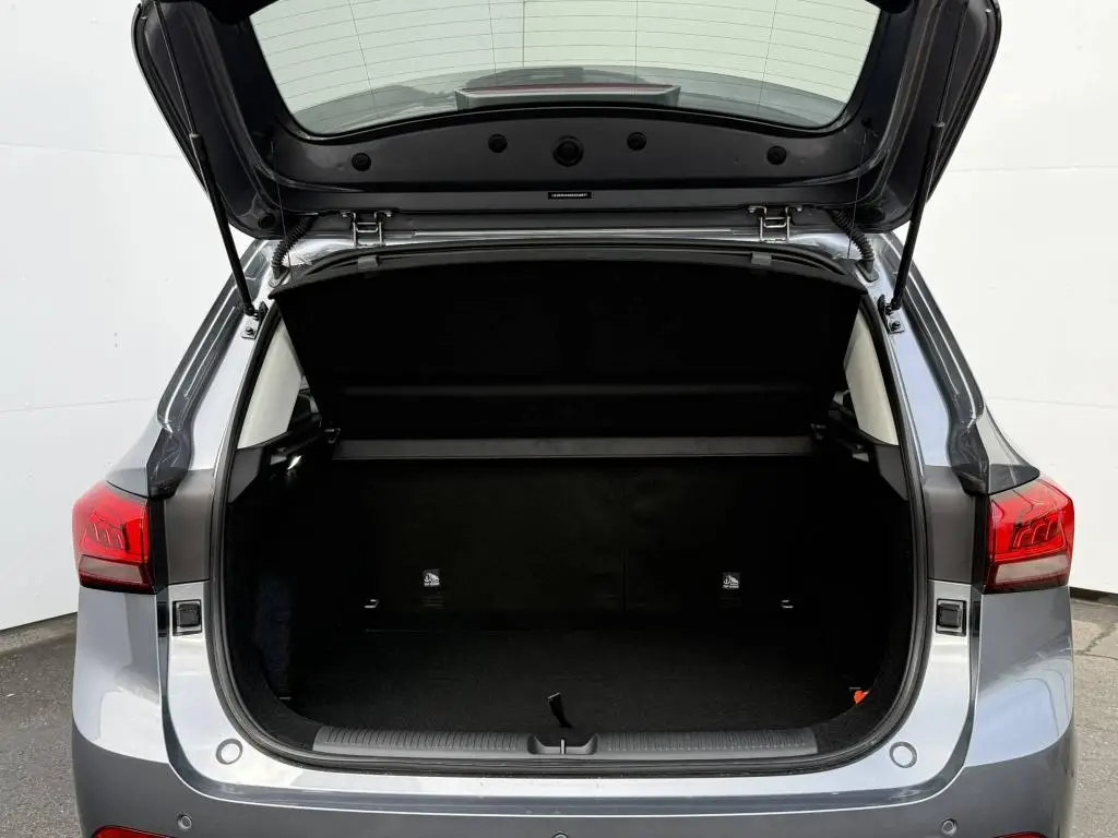 MG ZS Hybrid+ Exclusive  AT  1,5 / 145kW