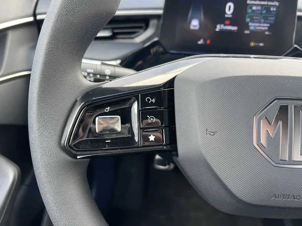 MG3 ELEGANCE 5MT 1,5i / 85kW
