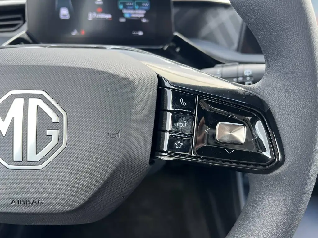 MG3 ELEGANCE 5MT 1,5i / 85kW