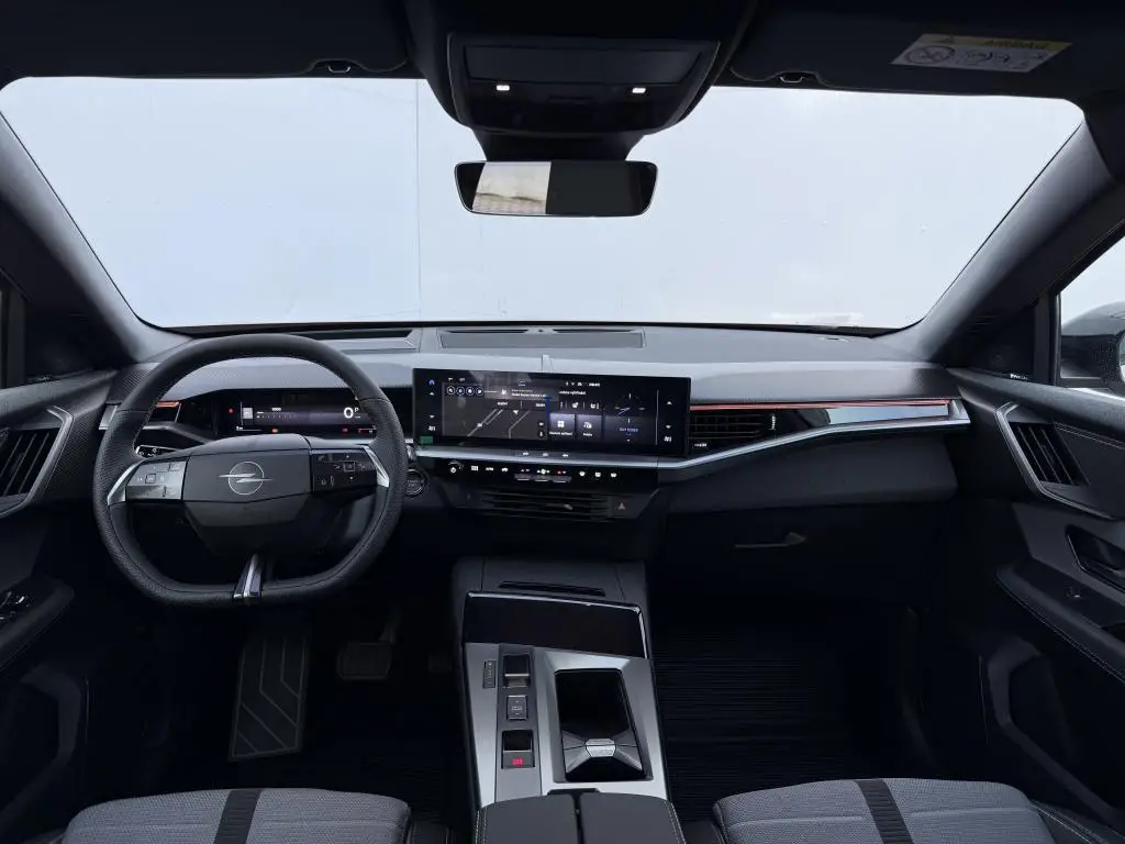 Opel Grandland GS Hybrid TURBO eDCT6 1.2 TURBO / 107kW