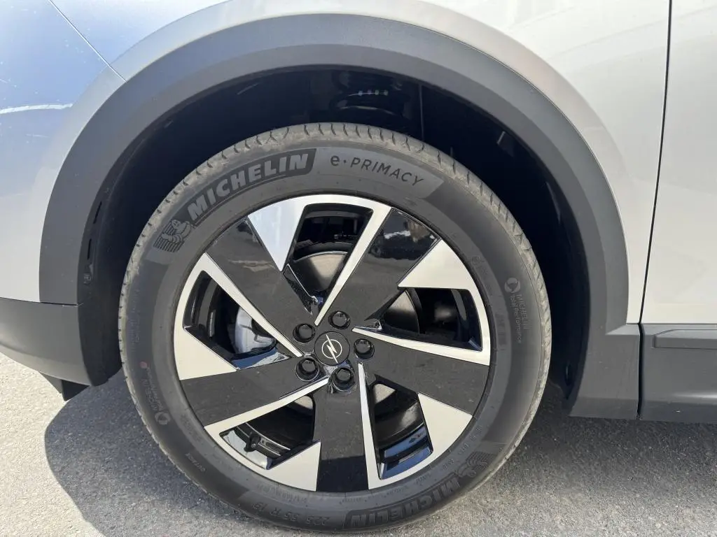Opel Grandland GS Hybrid TURBO eDCT6 1.2 TURBO / 107kW