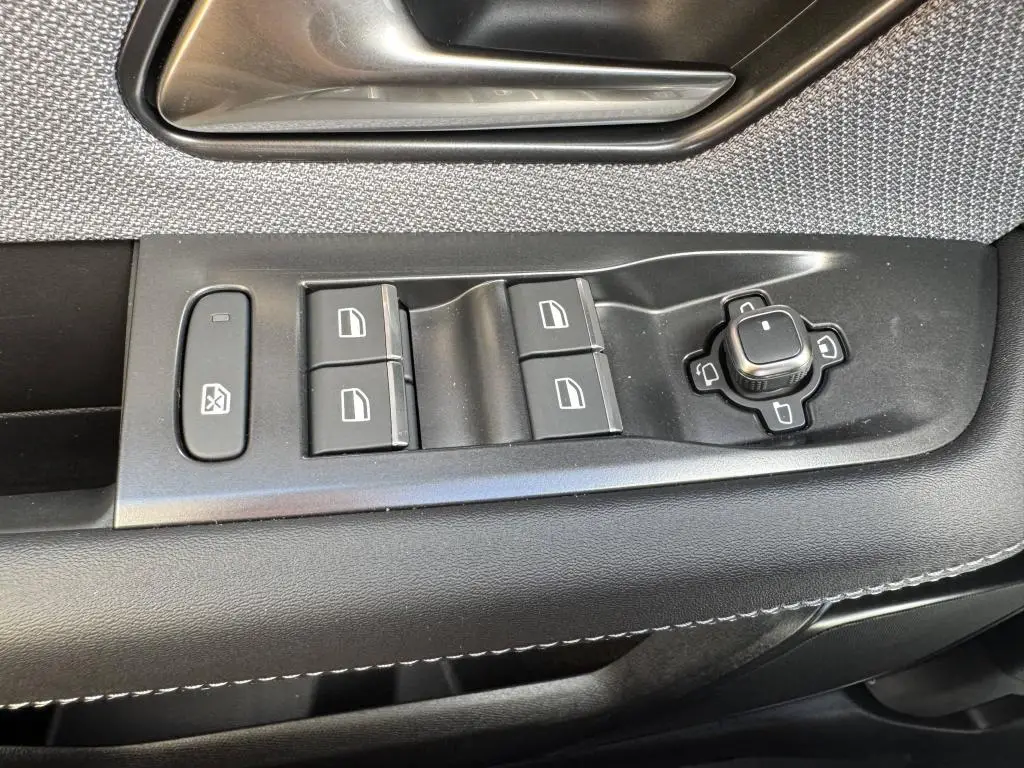 Opel Grandland GS Hybrid TURBO eDCT6 1.2 TURBO / 107kW