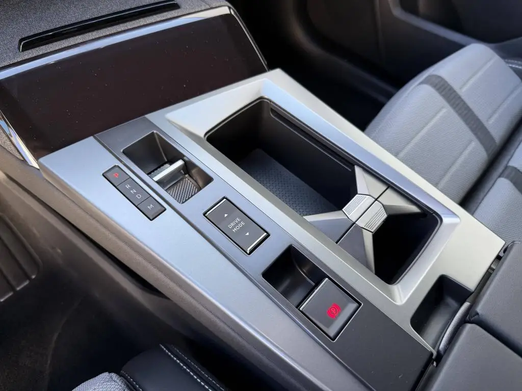 Opel Grandland GS Hybrid TURBO eDCT6 1.2 TURBO / 107kW