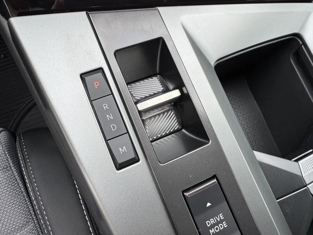 Opel Grandland GS Hybrid TURBO eDCT6 1.2 TURBO / 107kW