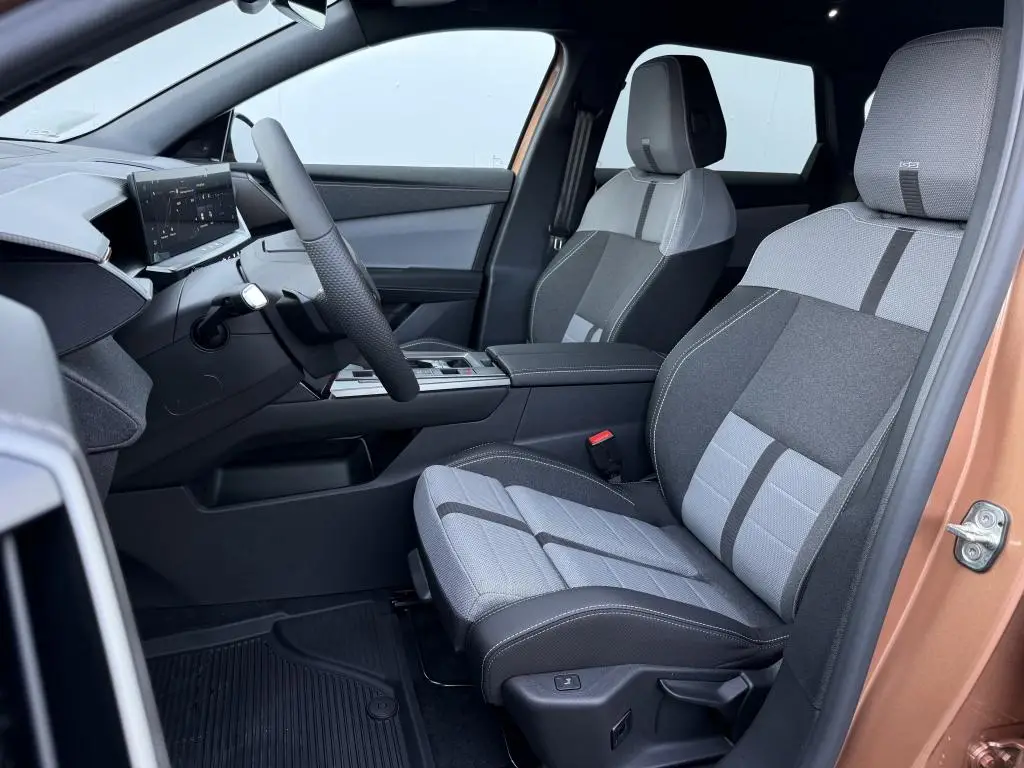 Opel Grandland GS Hybrid TURBO eDCT6 1.2 TURBO / 107kW