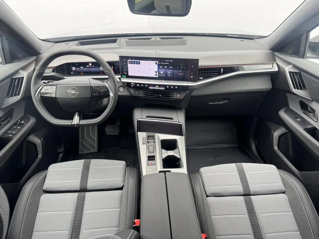 Opel Grandland GS Hybrid TURBO eDCT6 1.2 TURBO / 107kW