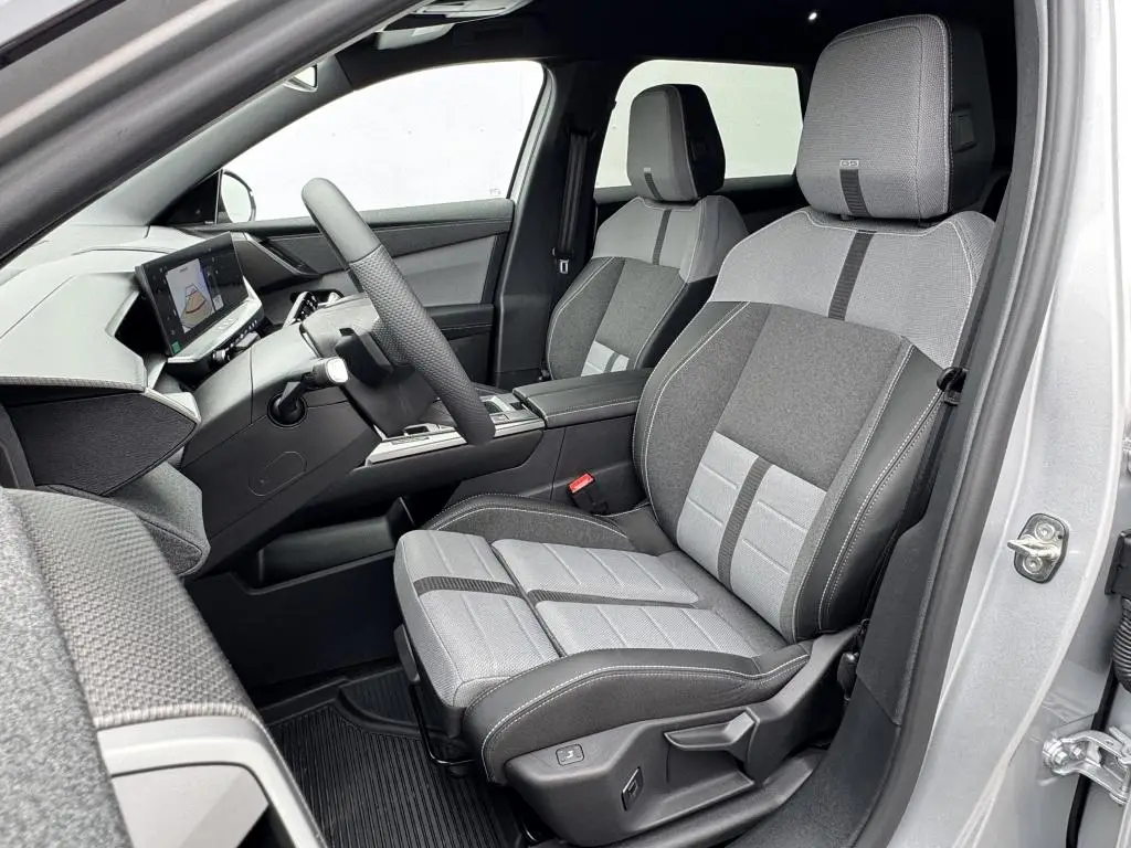 Opel Grandland GS Hybrid TURBO eDCT6 1.2 TURBO / 107kW